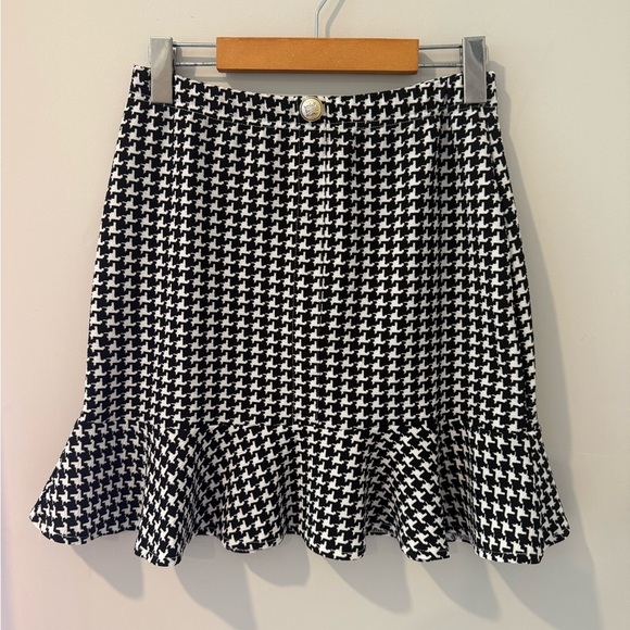 Dresses & Skirts - Elegant Black and White Houndstooth Skirt